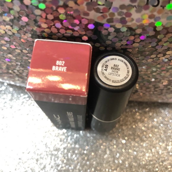BNIB! MAC Satin Lipstick ๐ in Brave (802) ๐๐๐ - Picture 2 of 5